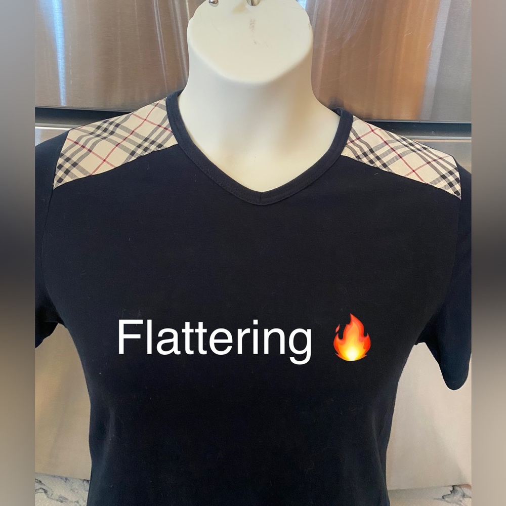 Womens Burberry V-Neck Nova Check Luxury Tee. Cotton/Lycra LARGE
